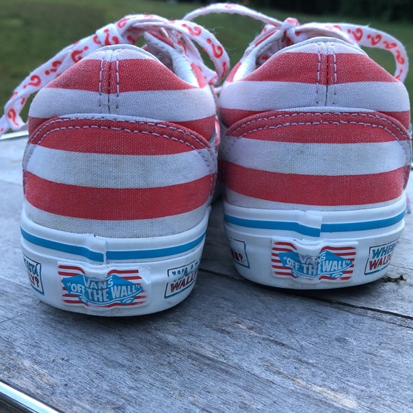 Vans , size 2 1/2 kids, reed and white, Where’s  Waldo theme - Picture 5 of 8